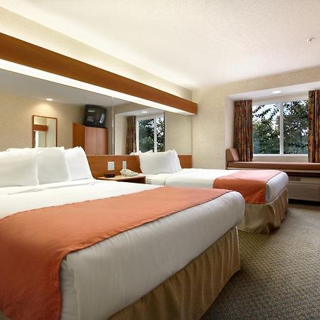 Microtel Inn & Suites By Wyndham ברונסוויק חדר תמונה