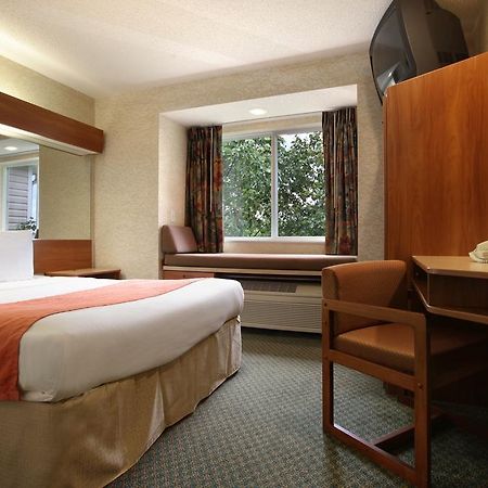 Microtel Inn & Suites By Wyndham ברונסוויק חדר תמונה