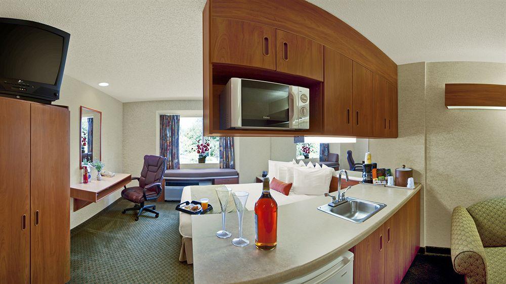 Microtel Inn & Suites By Wyndham ברונסוויק מראה חיצוני תמונה