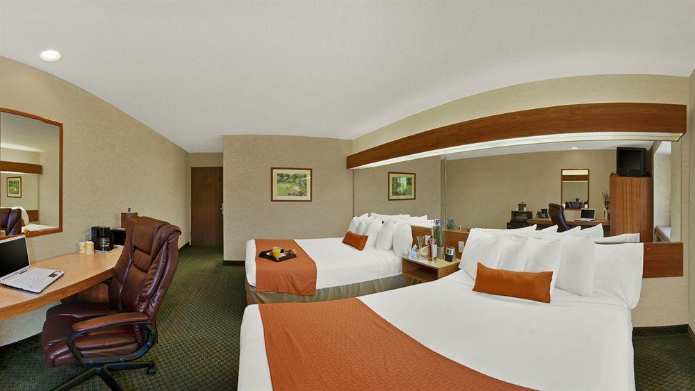 Microtel Inn & Suites By Wyndham ברונסוויק מראה חיצוני תמונה