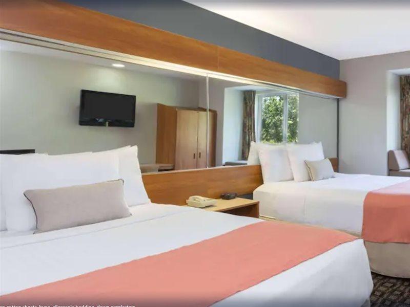 Microtel Inn & Suites By Wyndham ברונסוויק מראה חיצוני תמונה