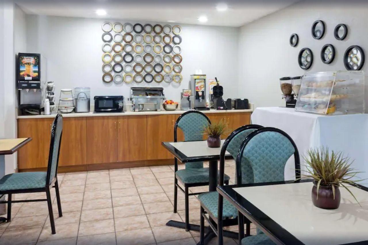 Microtel Inn & Suites By Wyndham ברונסוויק מראה חיצוני תמונה