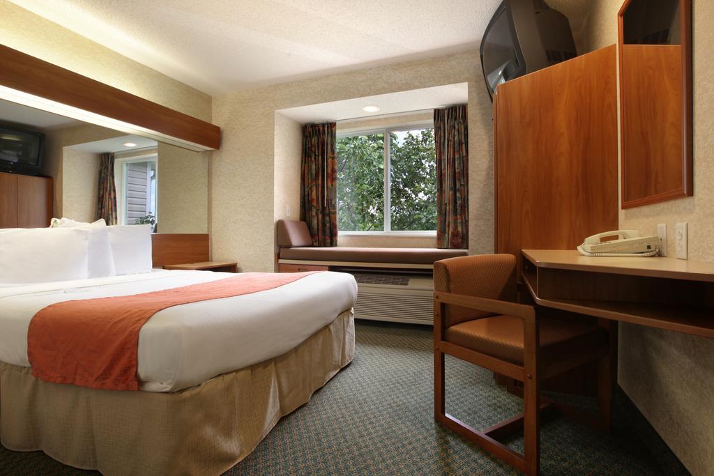 Microtel Inn & Suites By Wyndham ברונסוויק חדר תמונה