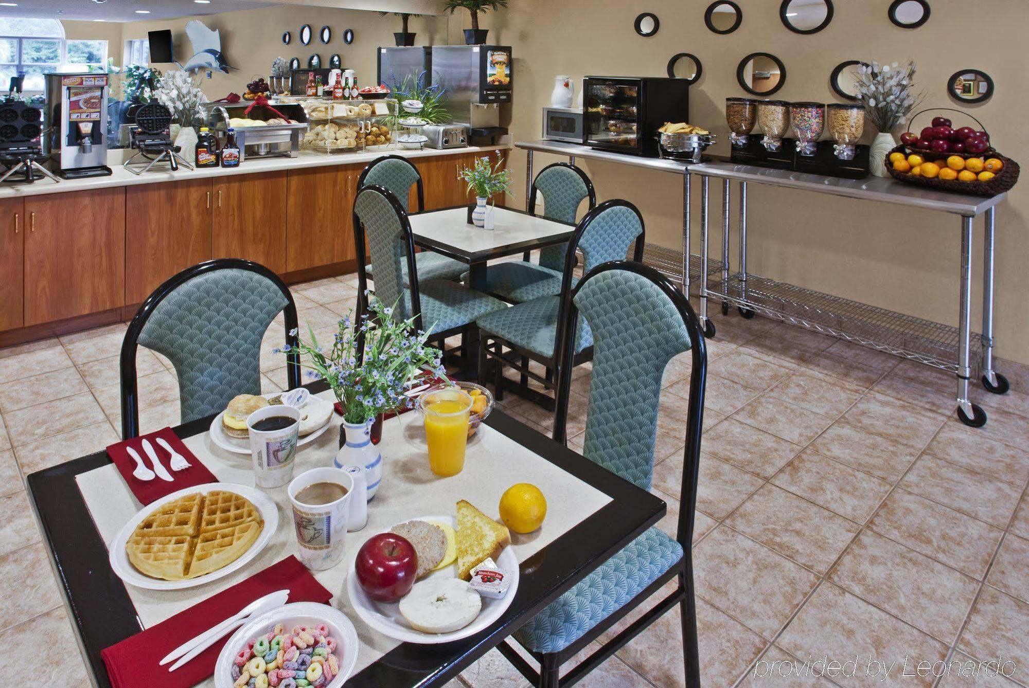 Microtel Inn & Suites By Wyndham ברונסוויק מסעדה תמונה