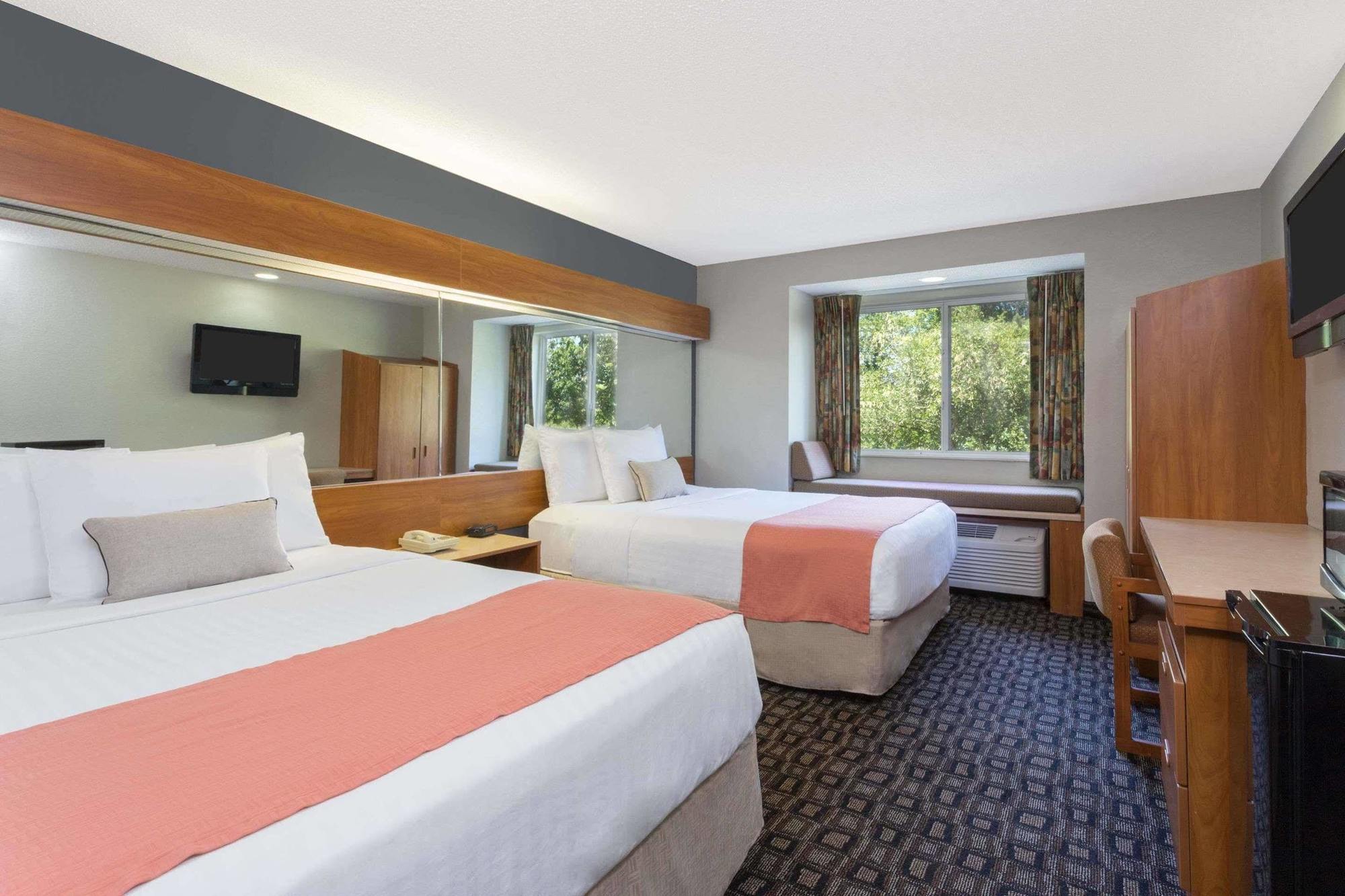 Microtel Inn & Suites By Wyndham ברונסוויק מראה חיצוני תמונה