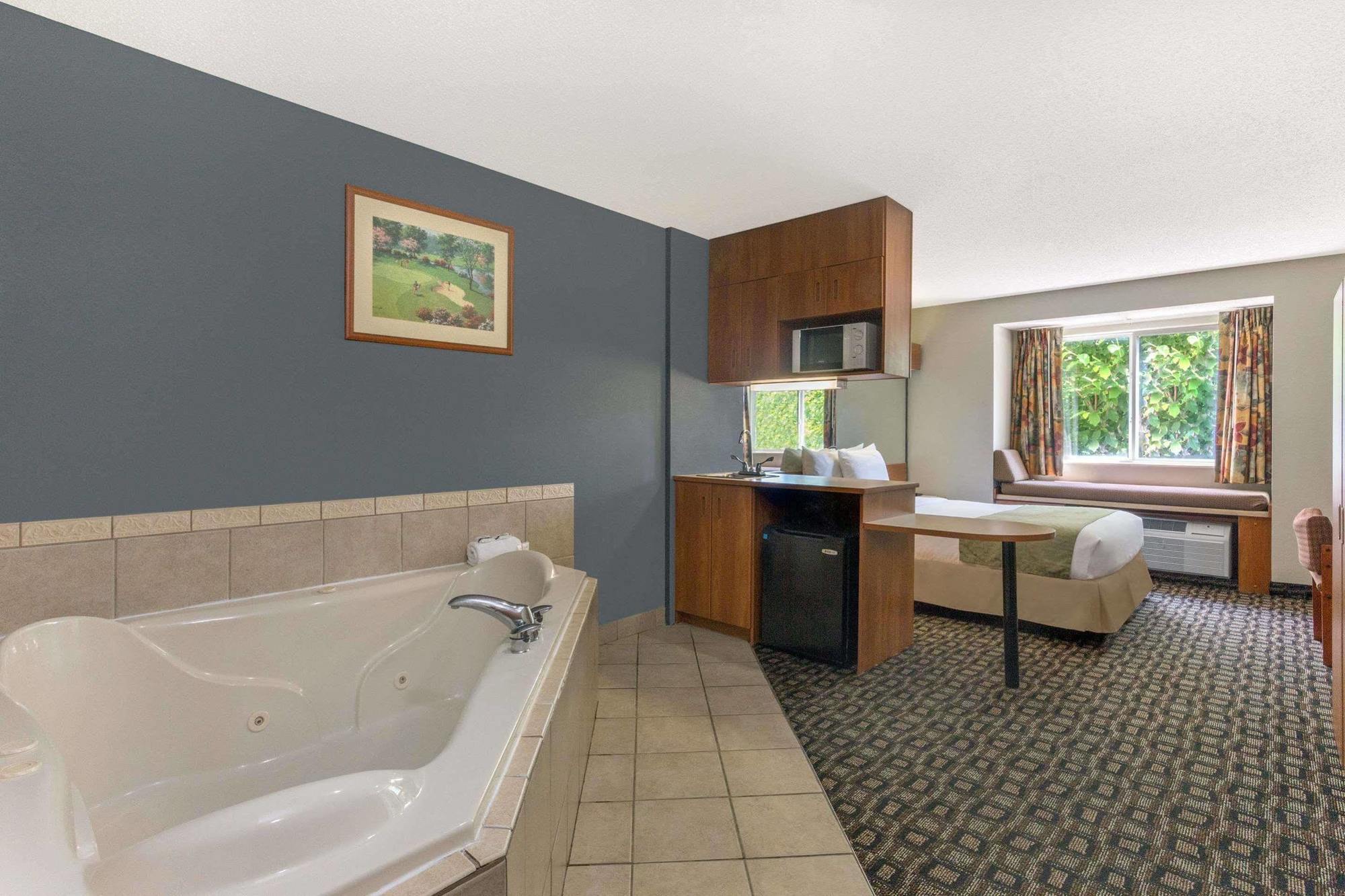 Microtel Inn & Suites By Wyndham ברונסוויק מראה חיצוני תמונה