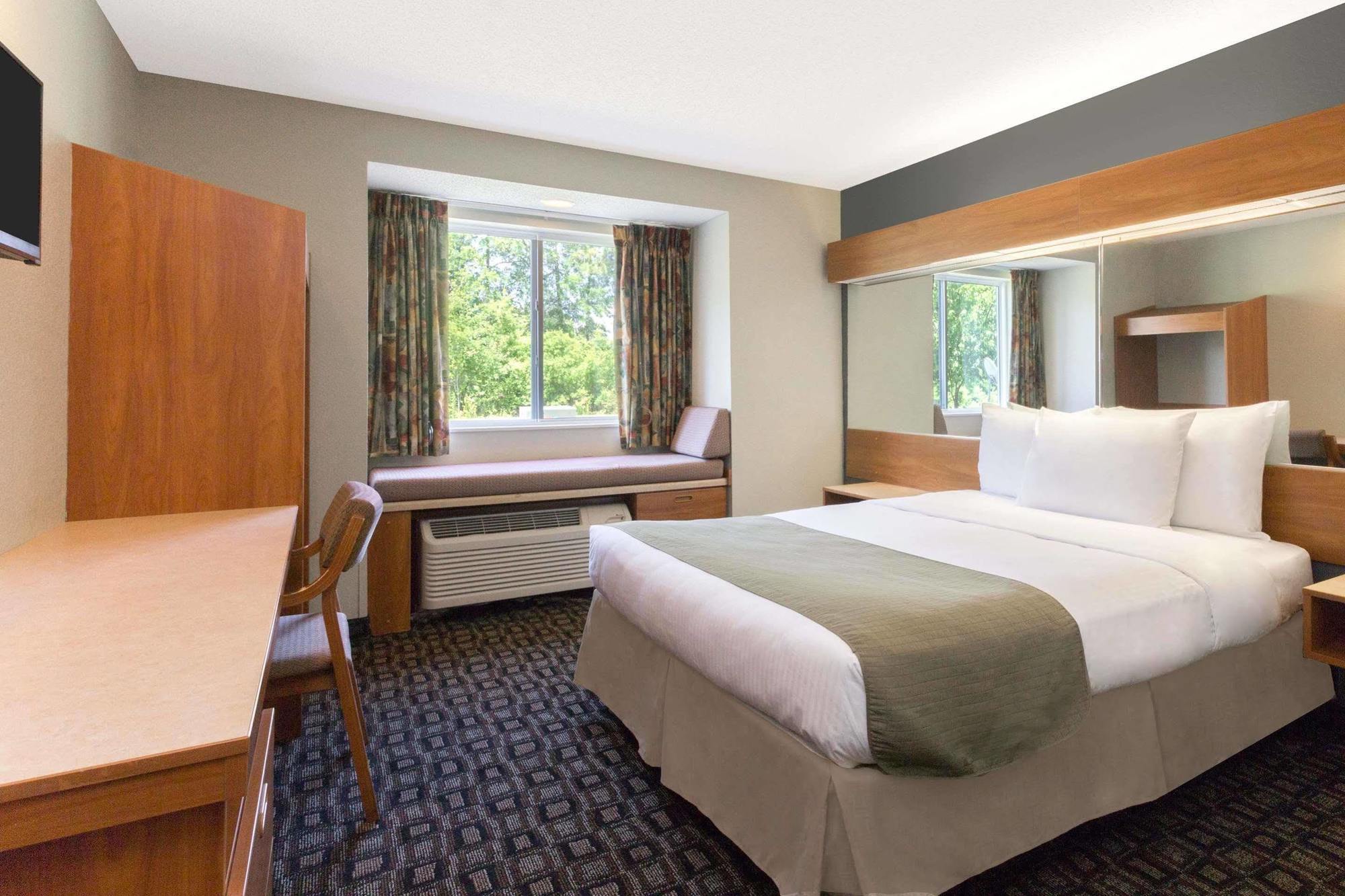 Microtel Inn & Suites By Wyndham ברונסוויק מראה חיצוני תמונה
