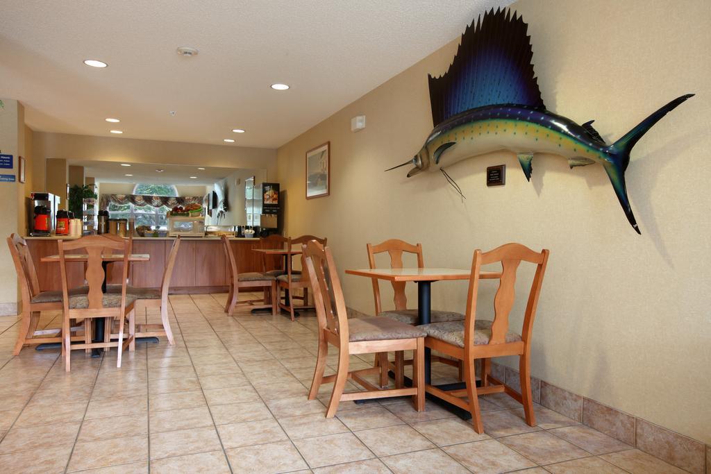 Microtel Inn & Suites By Wyndham ברונסוויק מסעדה תמונה