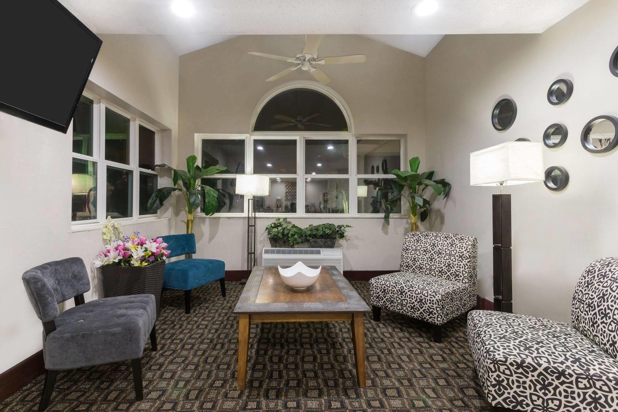 Microtel Inn & Suites By Wyndham ברונסוויק מראה חיצוני תמונה