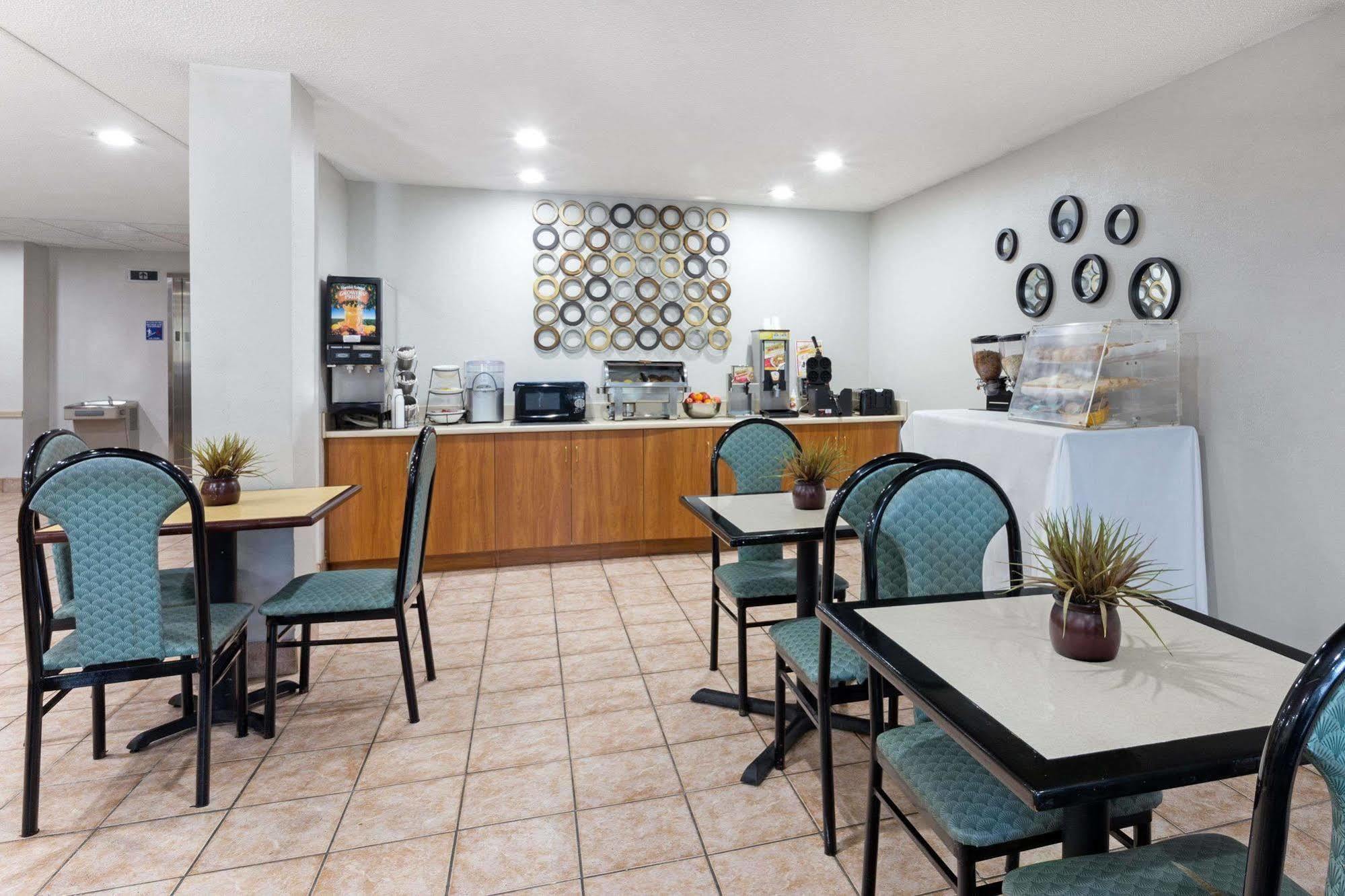 Microtel Inn & Suites By Wyndham ברונסוויק מראה חיצוני תמונה